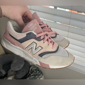 New Balance Women's Pink and Gray 997H Fashion Sneakers